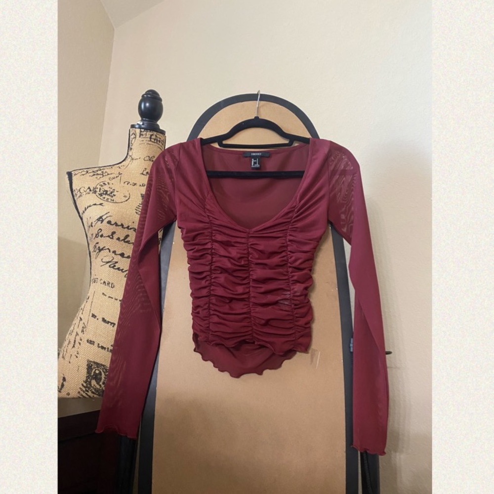MAROON ROUCHED LONG SLEEVE TOP SEE THROUGH